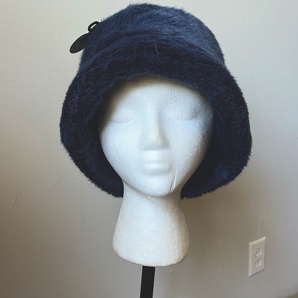 NWT navy blue faux fur bucket hat